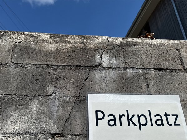 Sichtbare Schäden werden in einem Protokoll dokumentiert. Sichtbare Schäden werden in einem Protokoll dokumentiert.